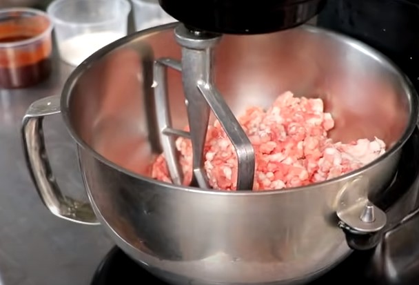 Grinding meat heropreserve