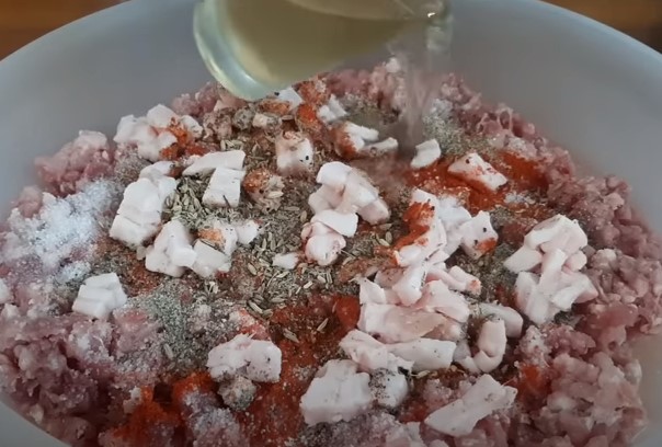 Seasoning meat heropreerve